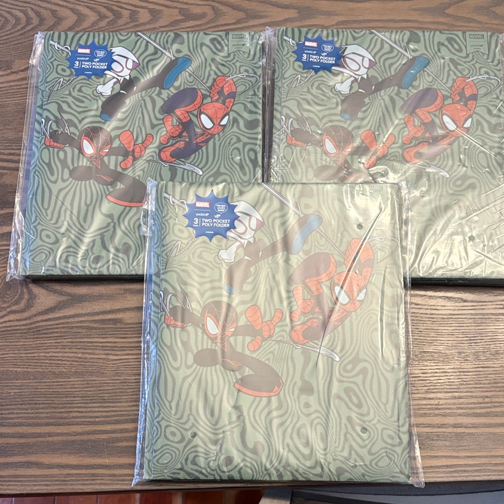 Marvel Spider-Man Green and Red Folder Set